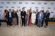 v.l.n.r.: Latasha Gillespie, Albert Cheng, Kyle MacLachlan, Sue Kroll, Dan Scharf, Aaron Clifton Moten, Jonathan Nolan, Ella Purnell, Lisa Joy, Jennifer Salke, Mike Hopkins, Todd Howard, Vernon Sanders und Kelly Day